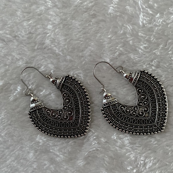 πVintage/Antique Style Heart Shape Dangle Earrings - Picture 1 of 7